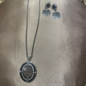 Mother’s Day gift!! Brighton reversible silver/gold jewelry set!